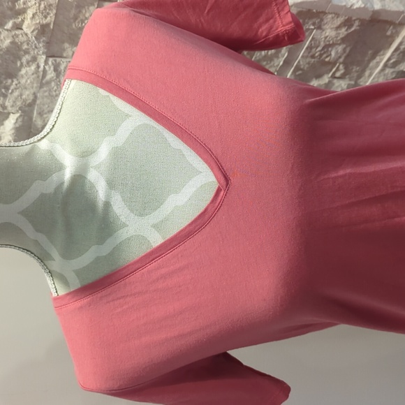 Stradivarius pink vneck oversized T-shirt - Picture 2 of 5